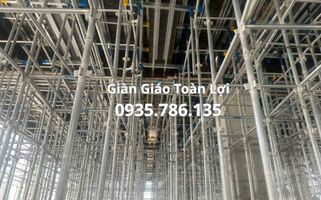 lắp đặt dàn giáo nêm tại công trình sử dụng chống nêm, thanh giằng giáo conson chống đà biên , chống đà giữa